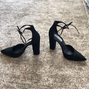 Steve Madden pumps with tie detail